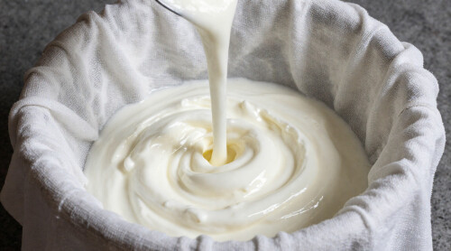 kalinbaza-pocemu-greceskij-jogurt-doroze-3.jpg